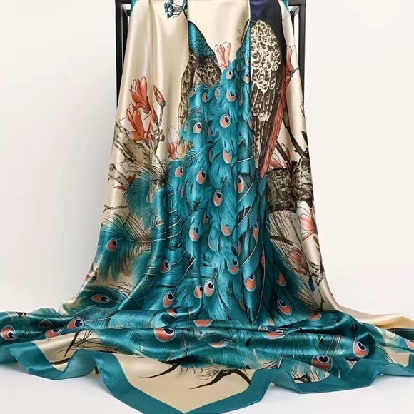 Silky Peacock scarfs 🦚 - Picture 4 of 12